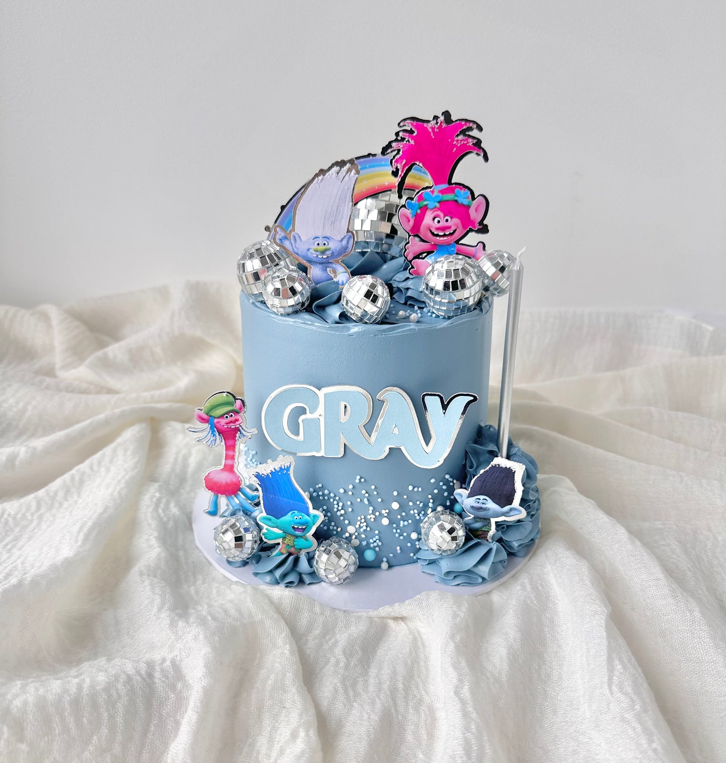 Trolls themed didi cake