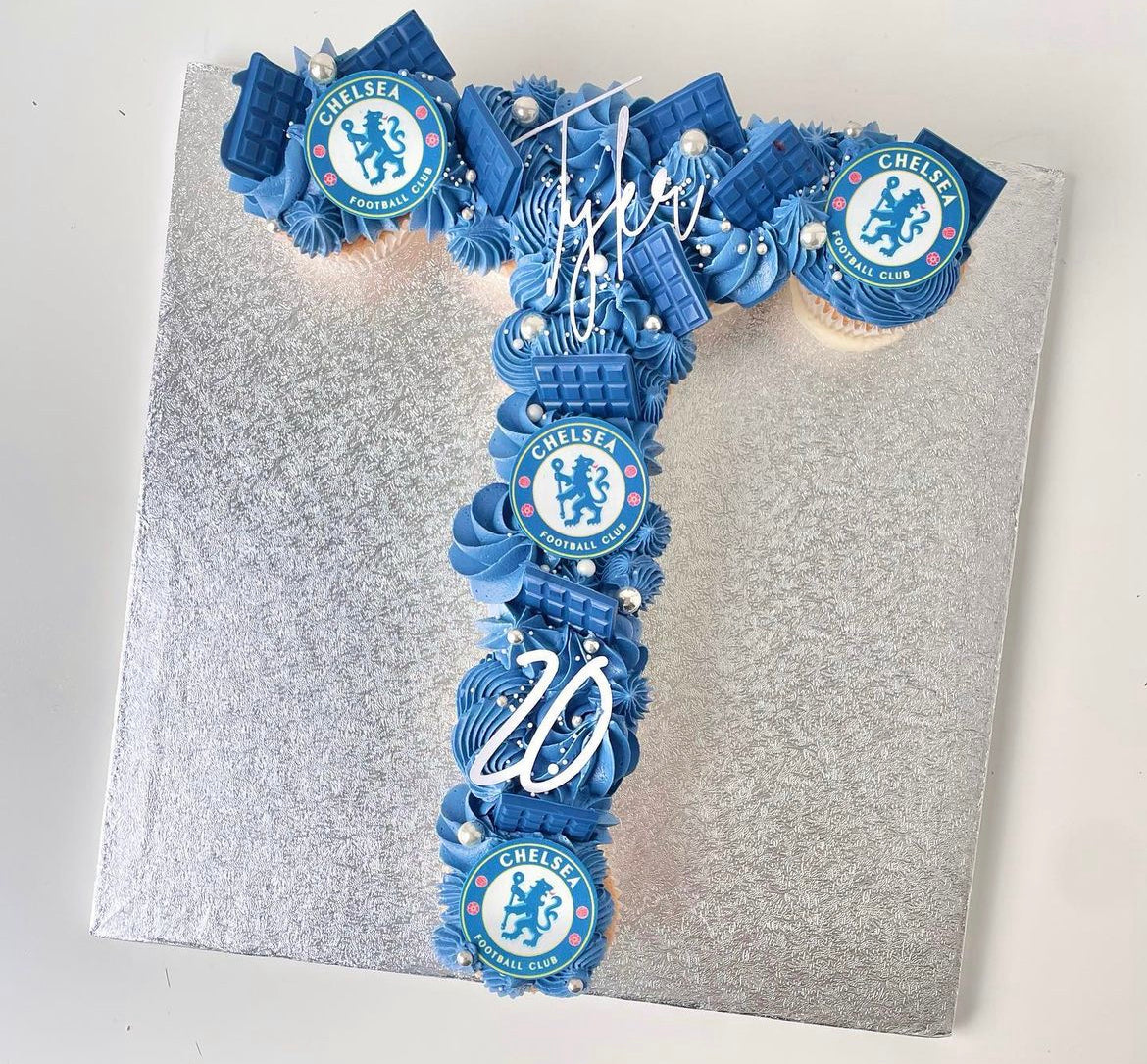 Pull apart cupcake cake