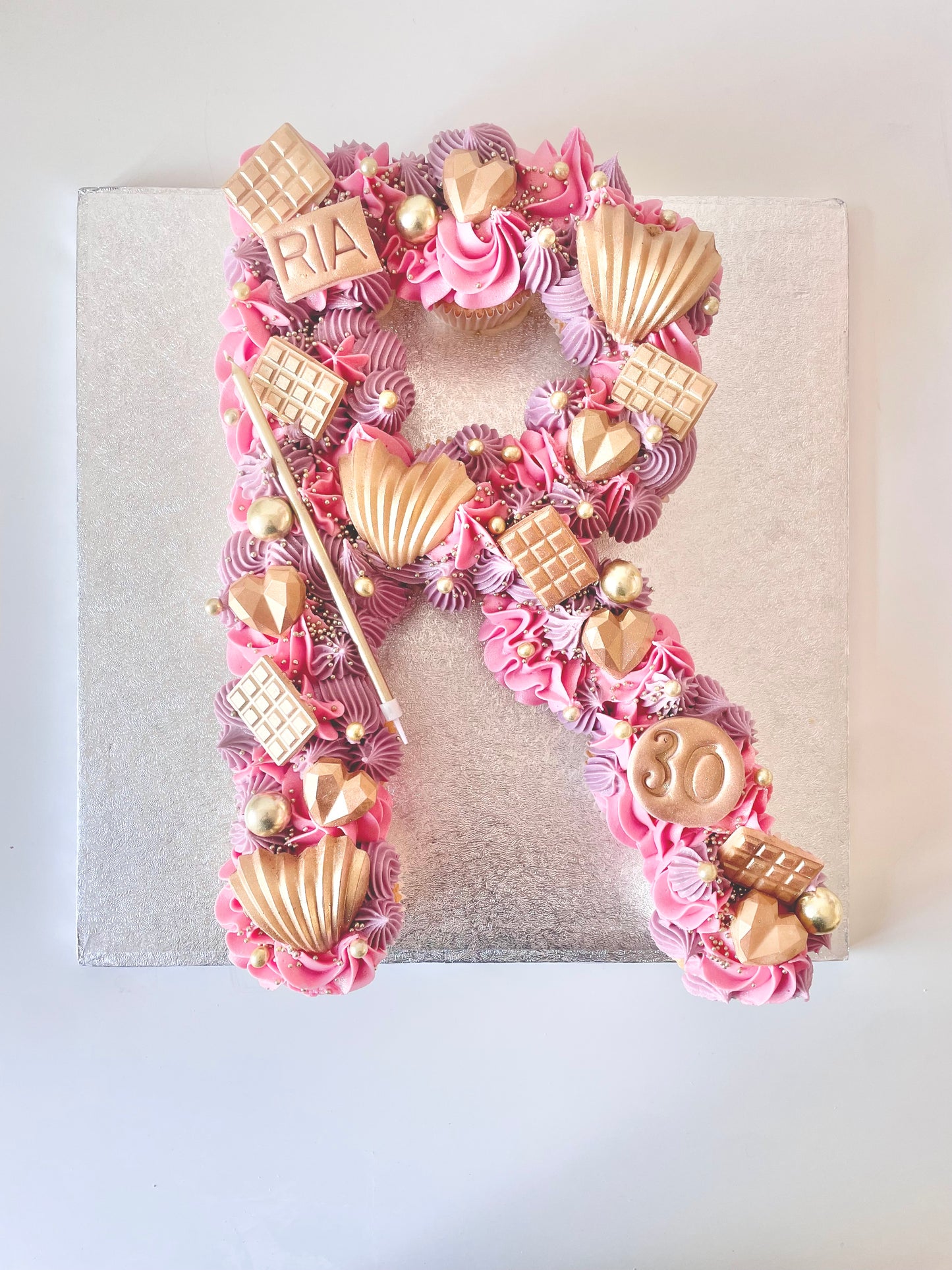 Pull apart cupcake cake