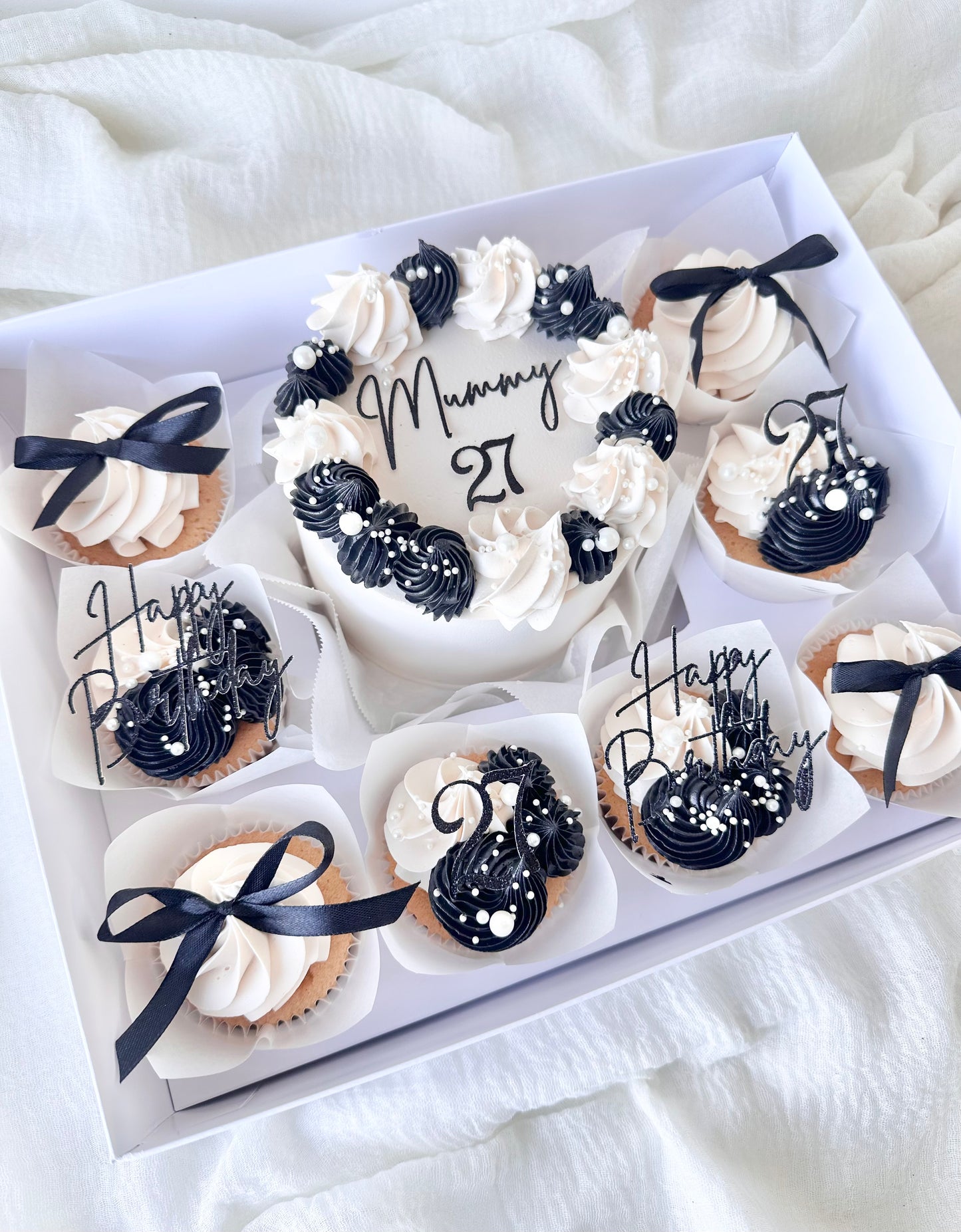 Bento cake with 8 cupcakes