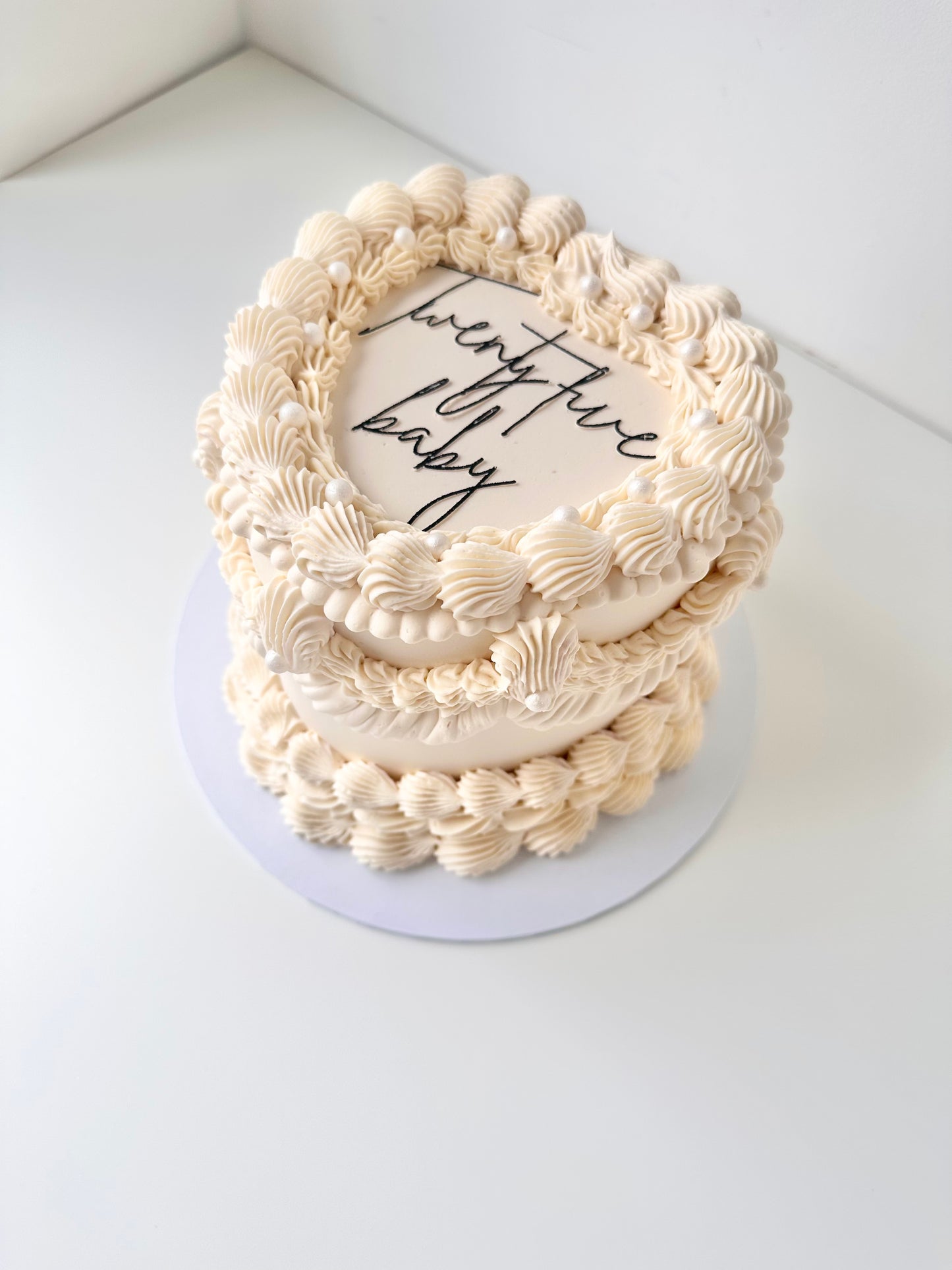 Retro Lambeth heart cake