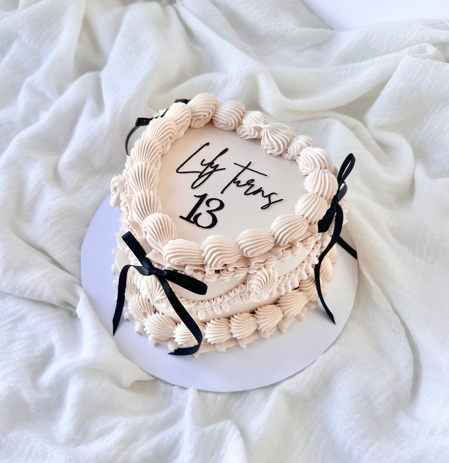Mini vintage heart cake