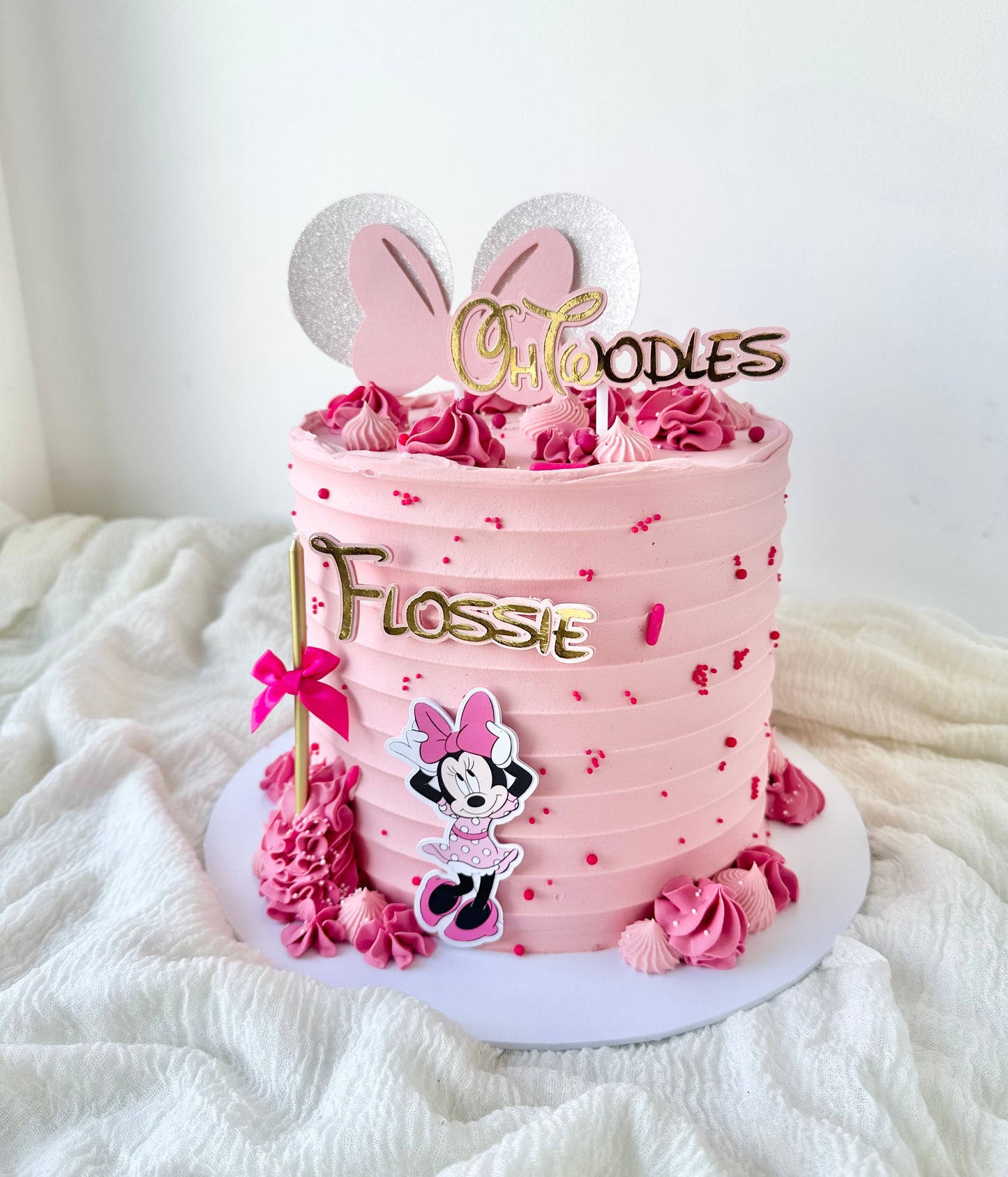 Minnie Mouse themed cake