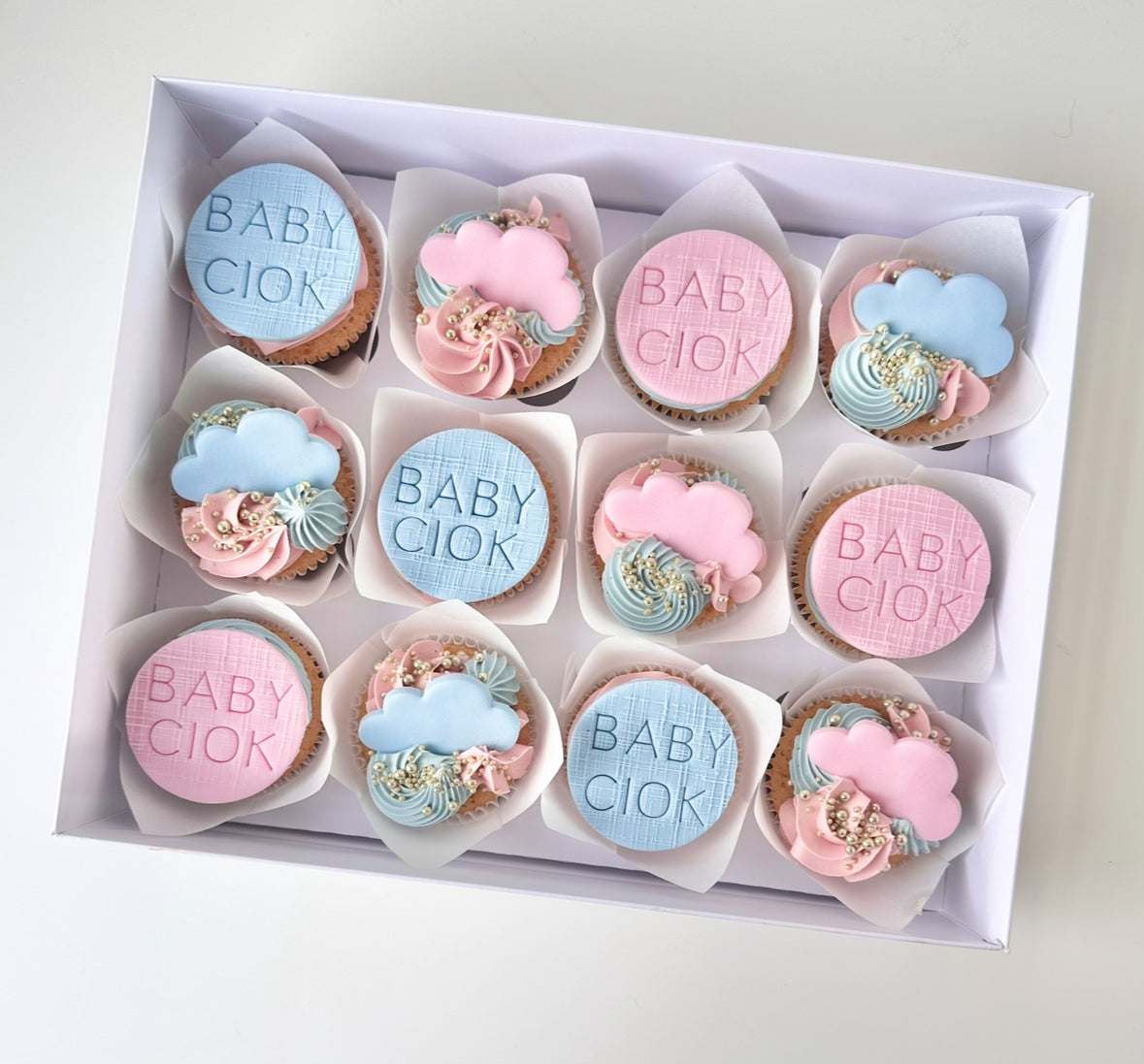 Gender reveal cupcakes