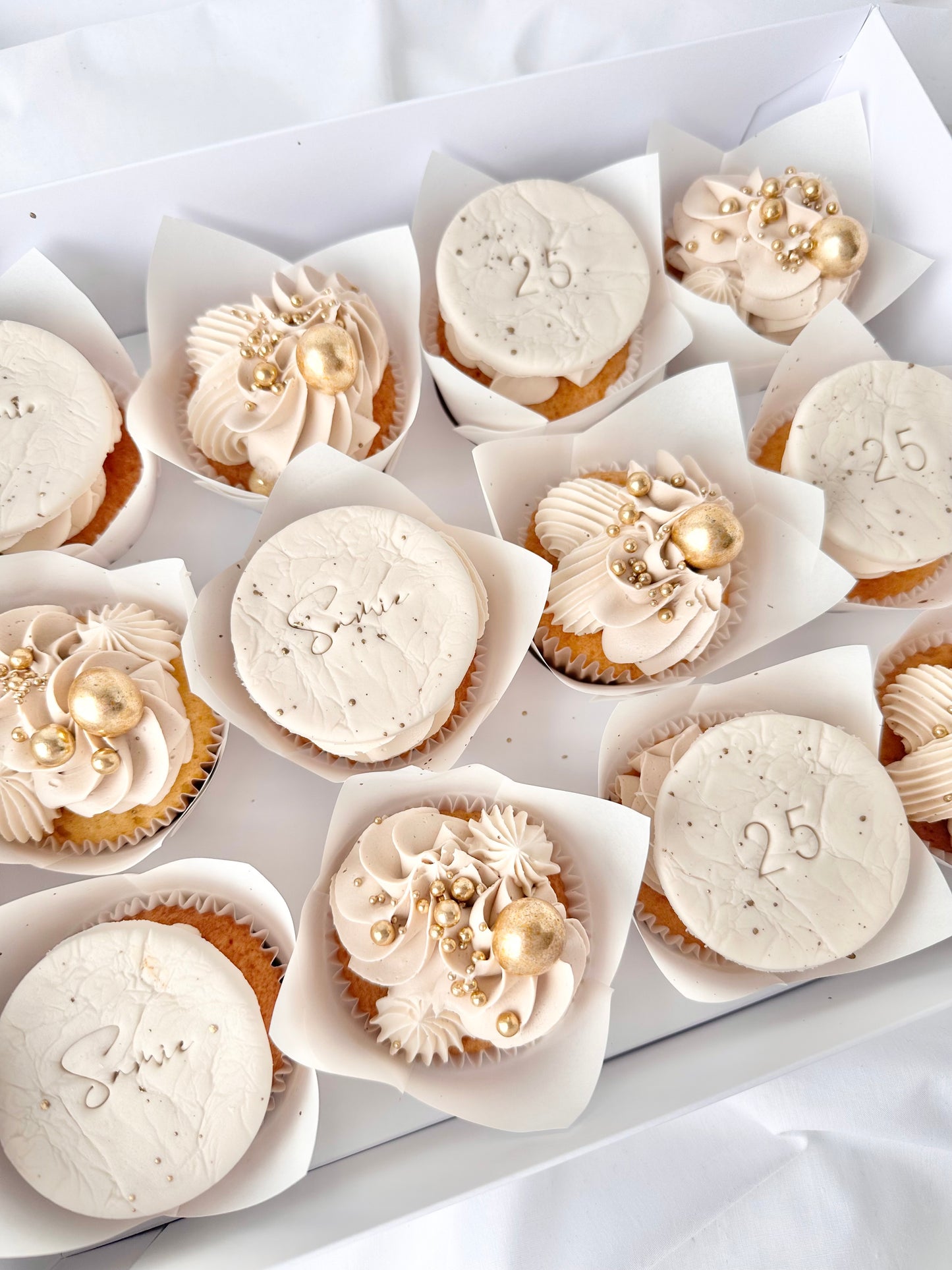 Cupcakes with fondant toppers