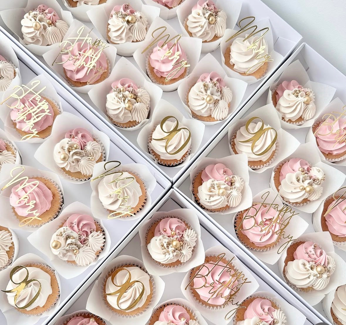 30 Logo cupcakes