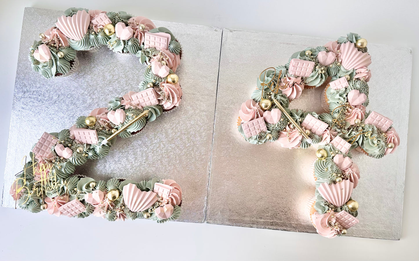 Pull apart cupcake cake