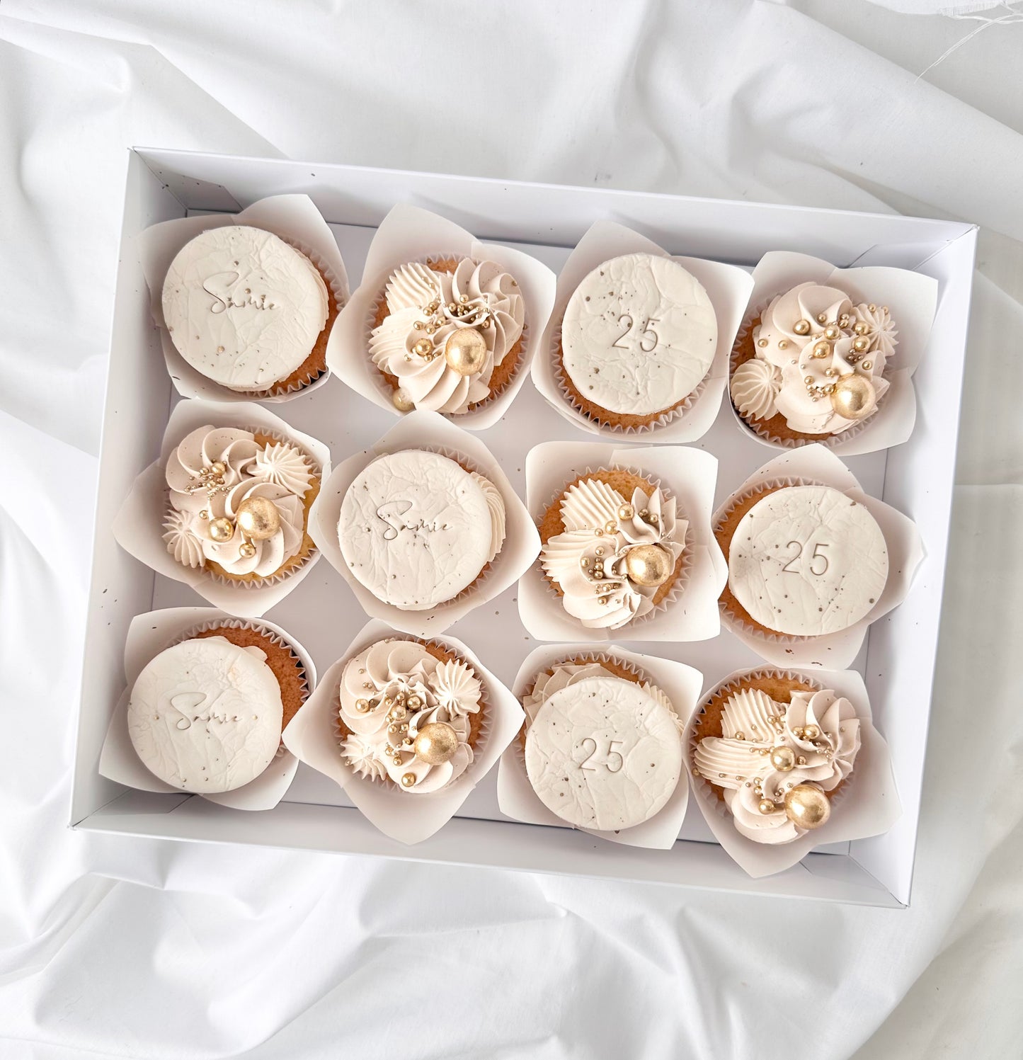 Cupcakes with fondant toppers
