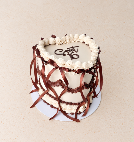 Vintage bow heart cake