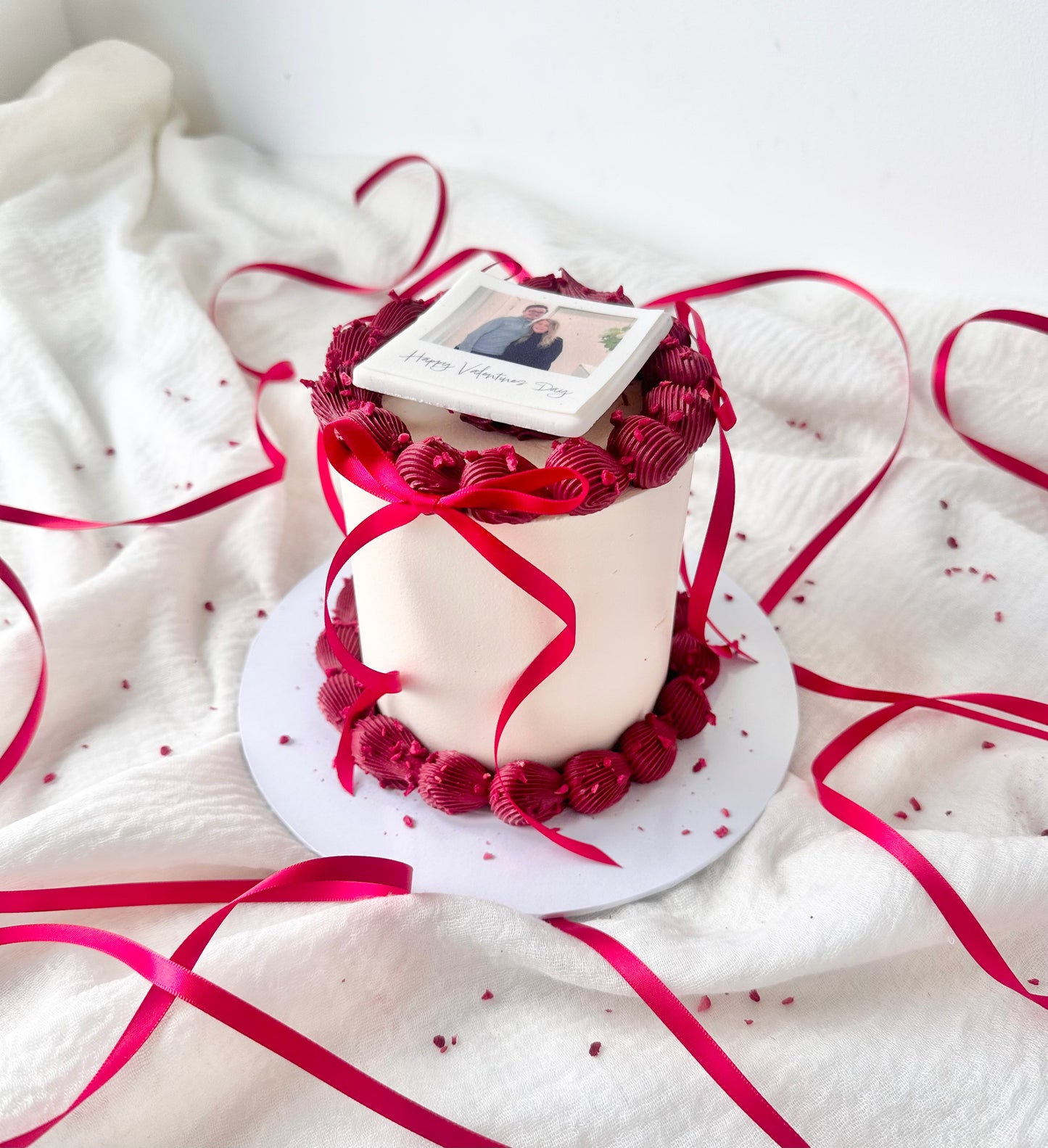 Valentines didi Polaroid cake