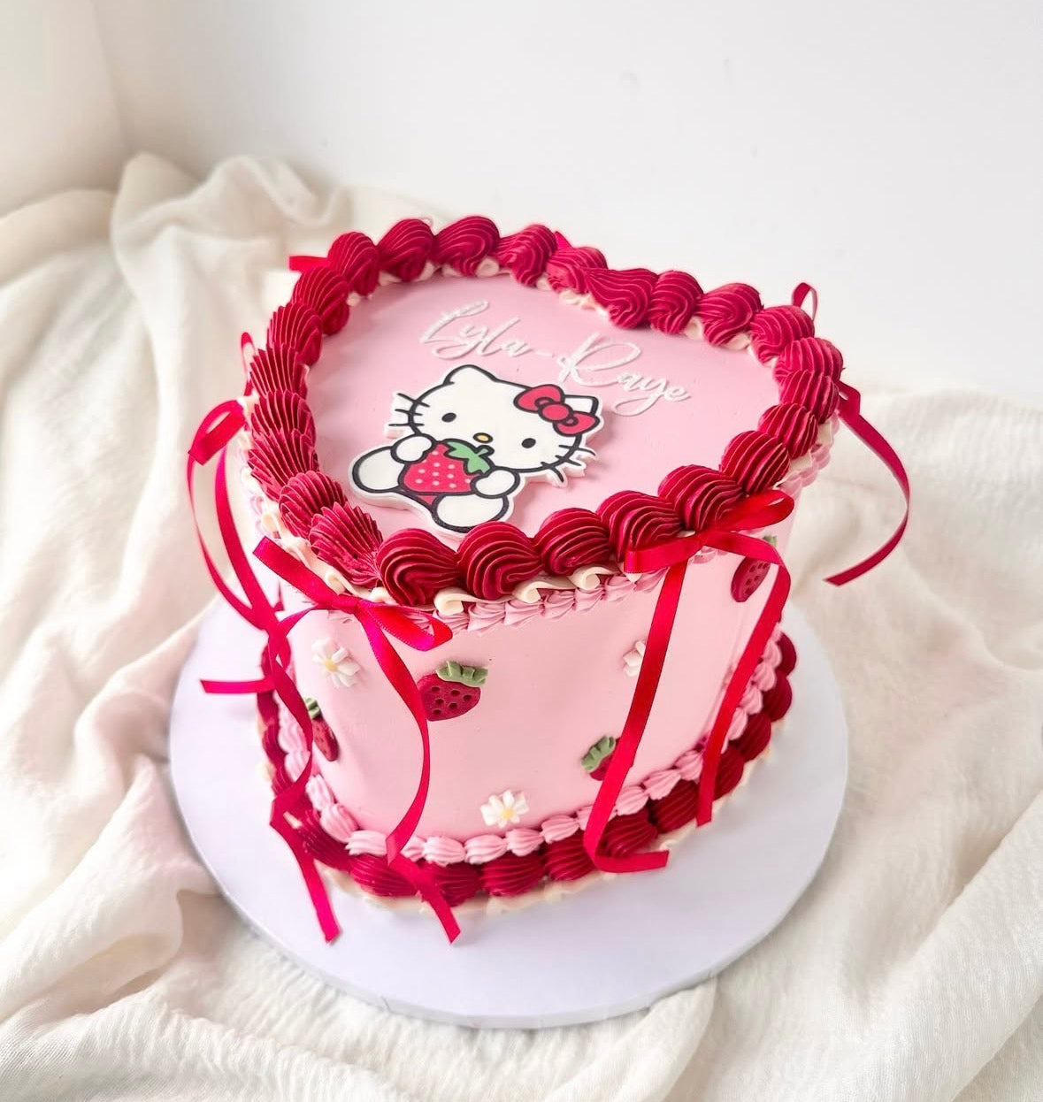 Hello Kitty heart cake