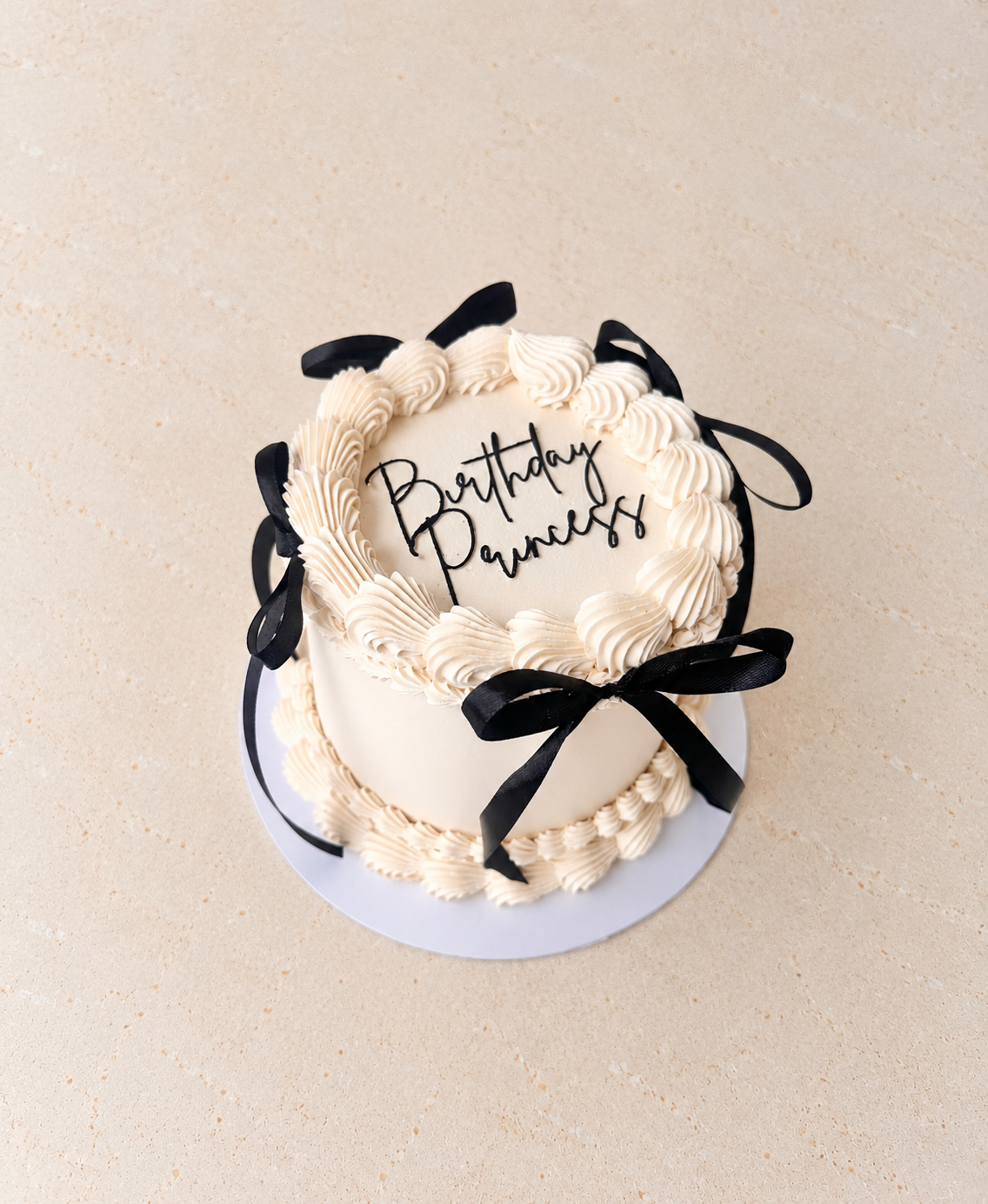 Bow cake