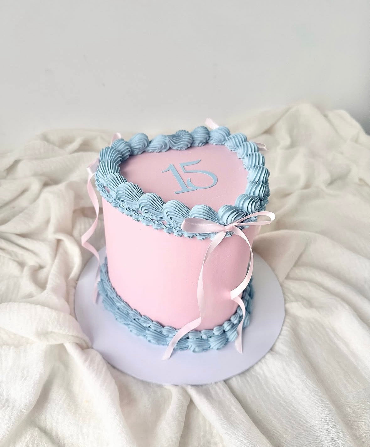 Bow heart cake