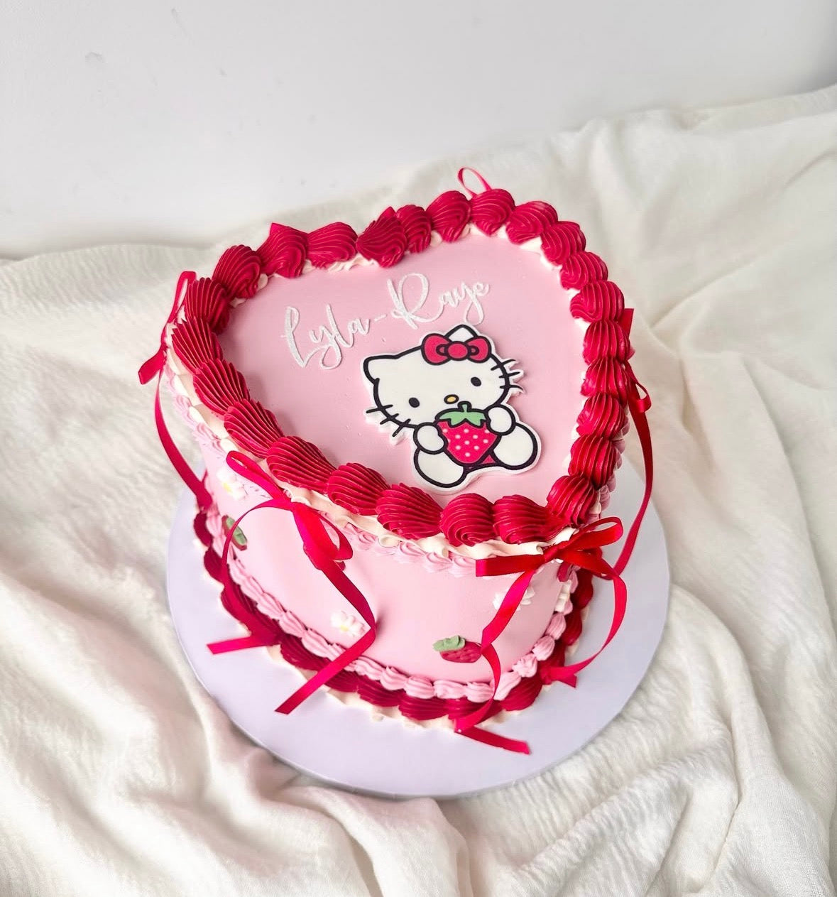 Hello Kitty heart cake