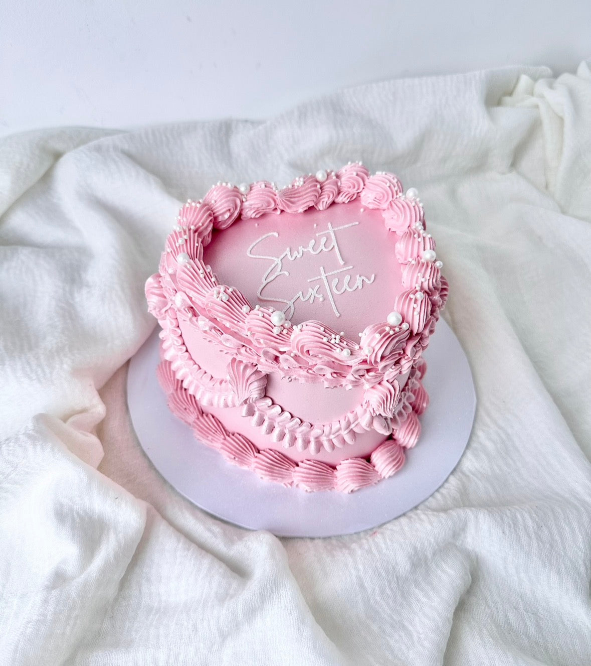 Mini vintage heart cake