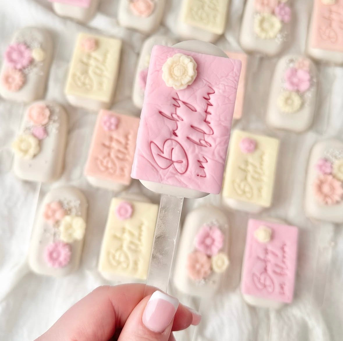 Baby in bloom cakesicles