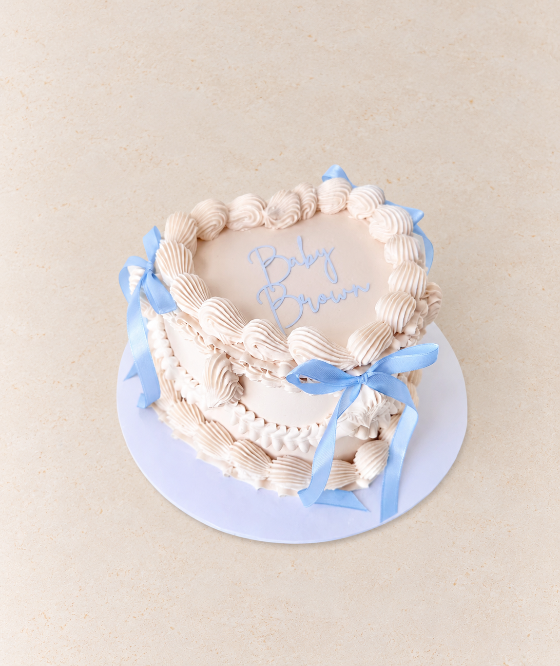 Mini vintage bow heart cake