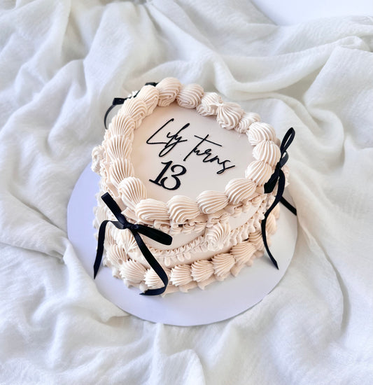 Mini vintage bow heart cake