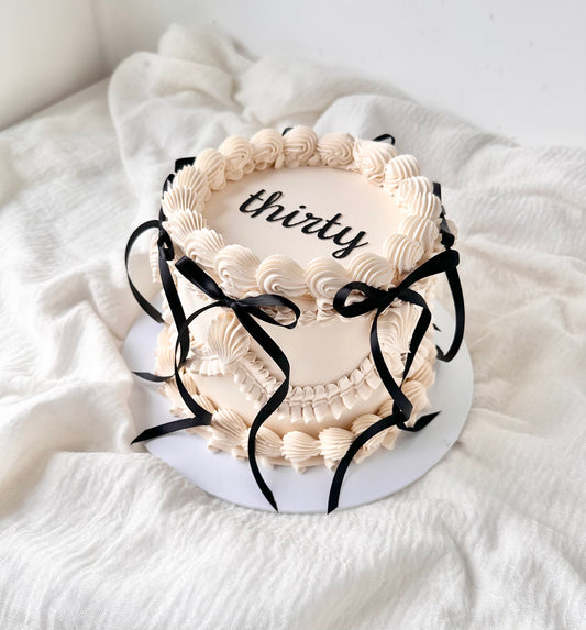 Vintage bow cake