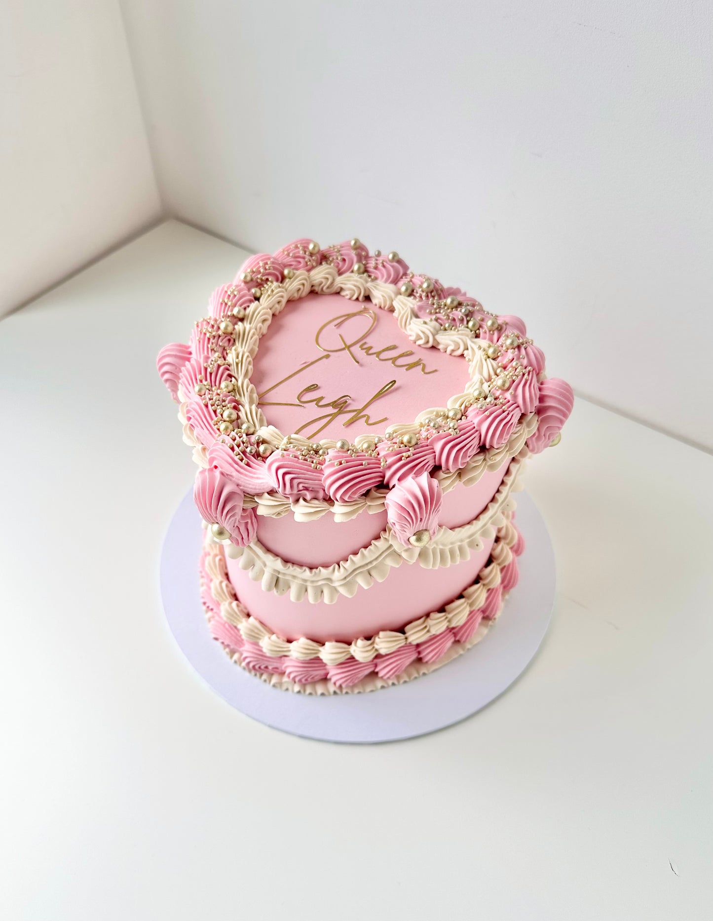 Retro Lambeth heart cake