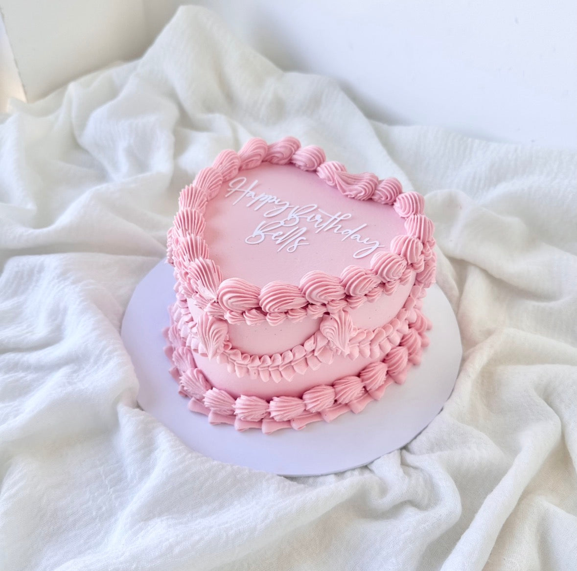 Mini vintage heart cake