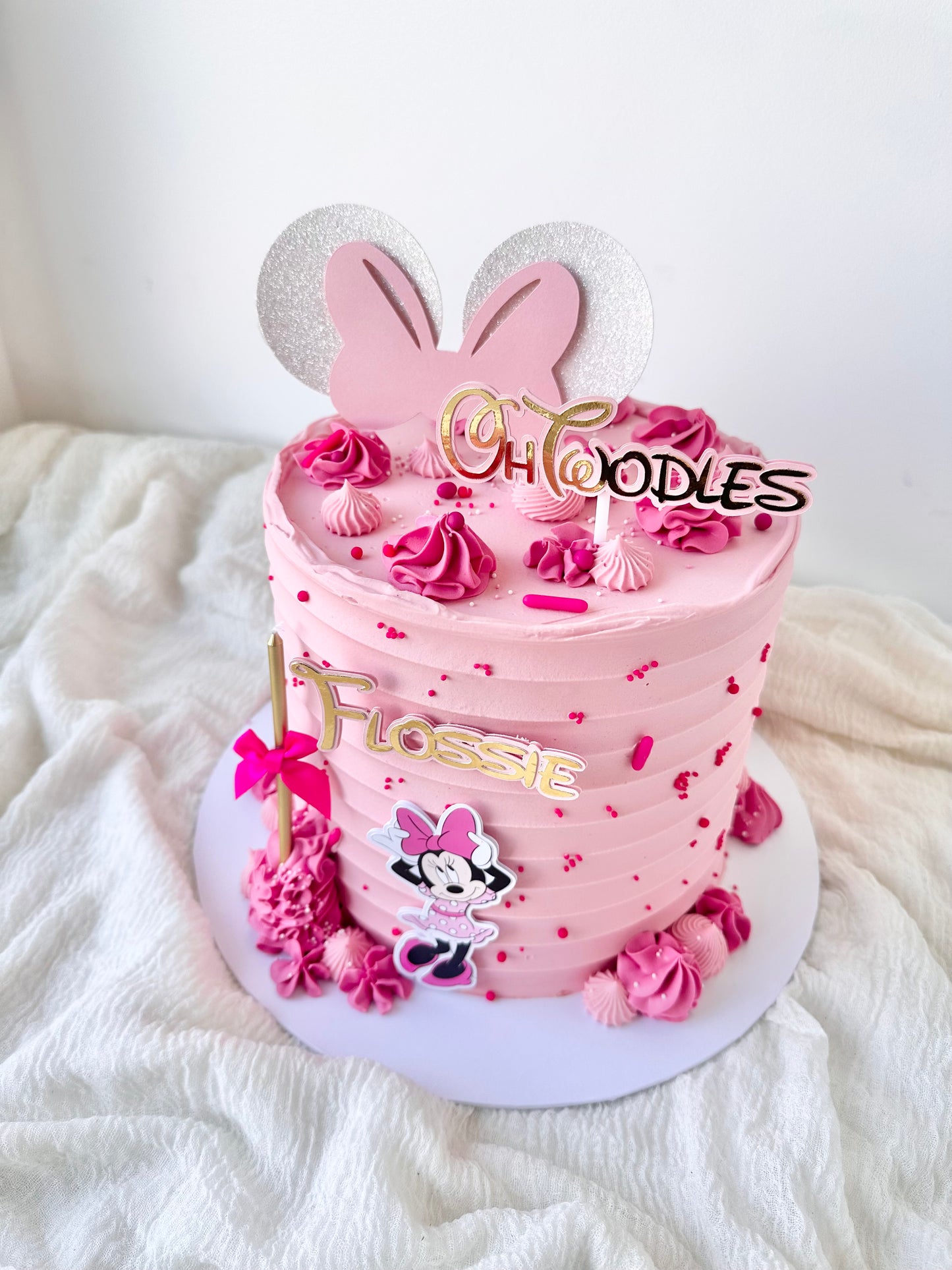 Minnie Mouse themed cake