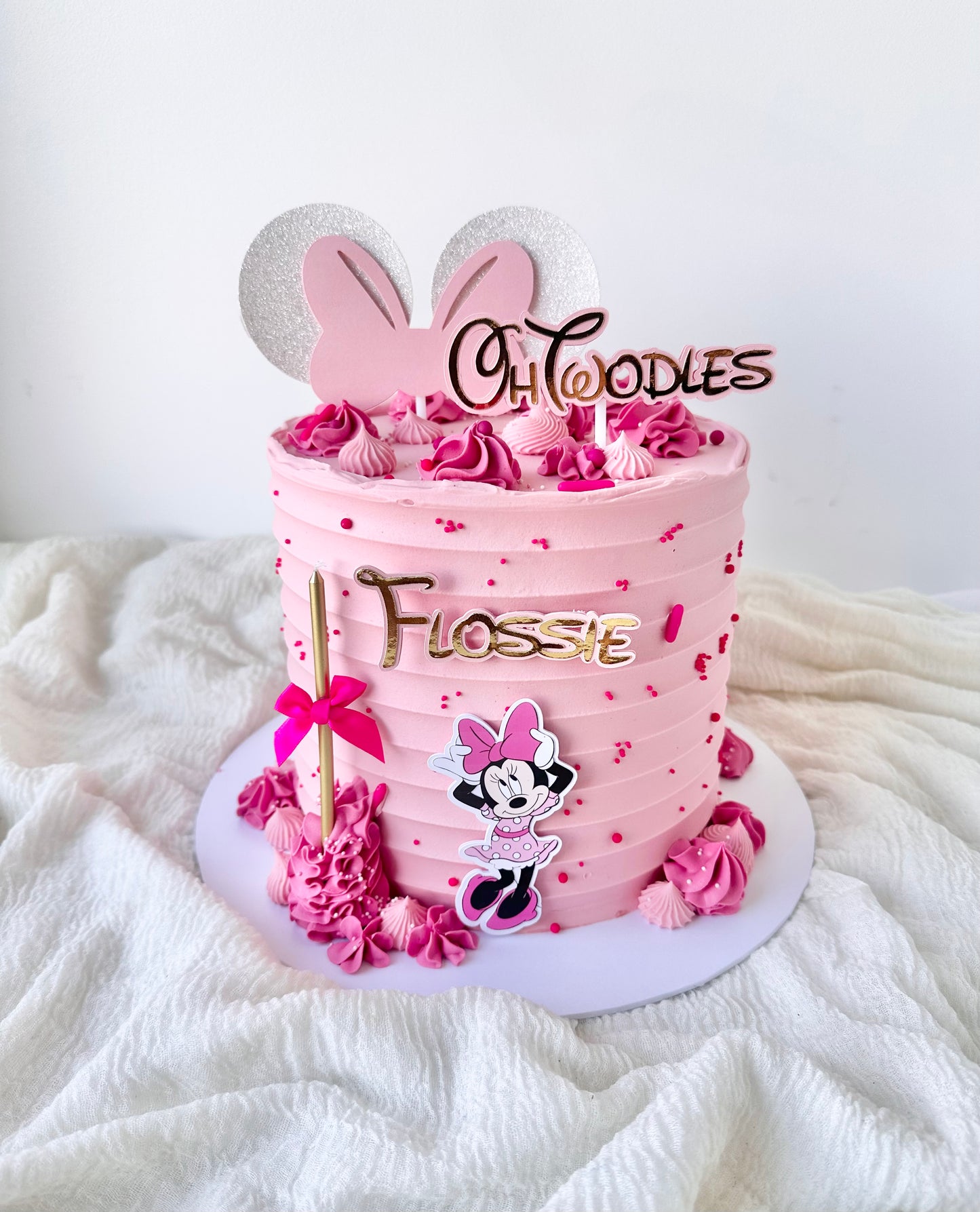 Minnie Mouse themed cake