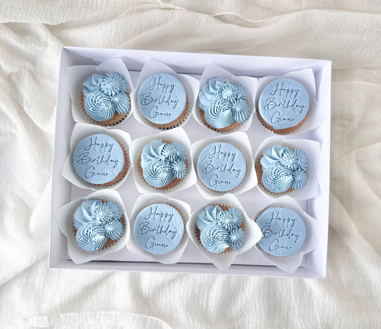 Cupcakes with fondant toppers