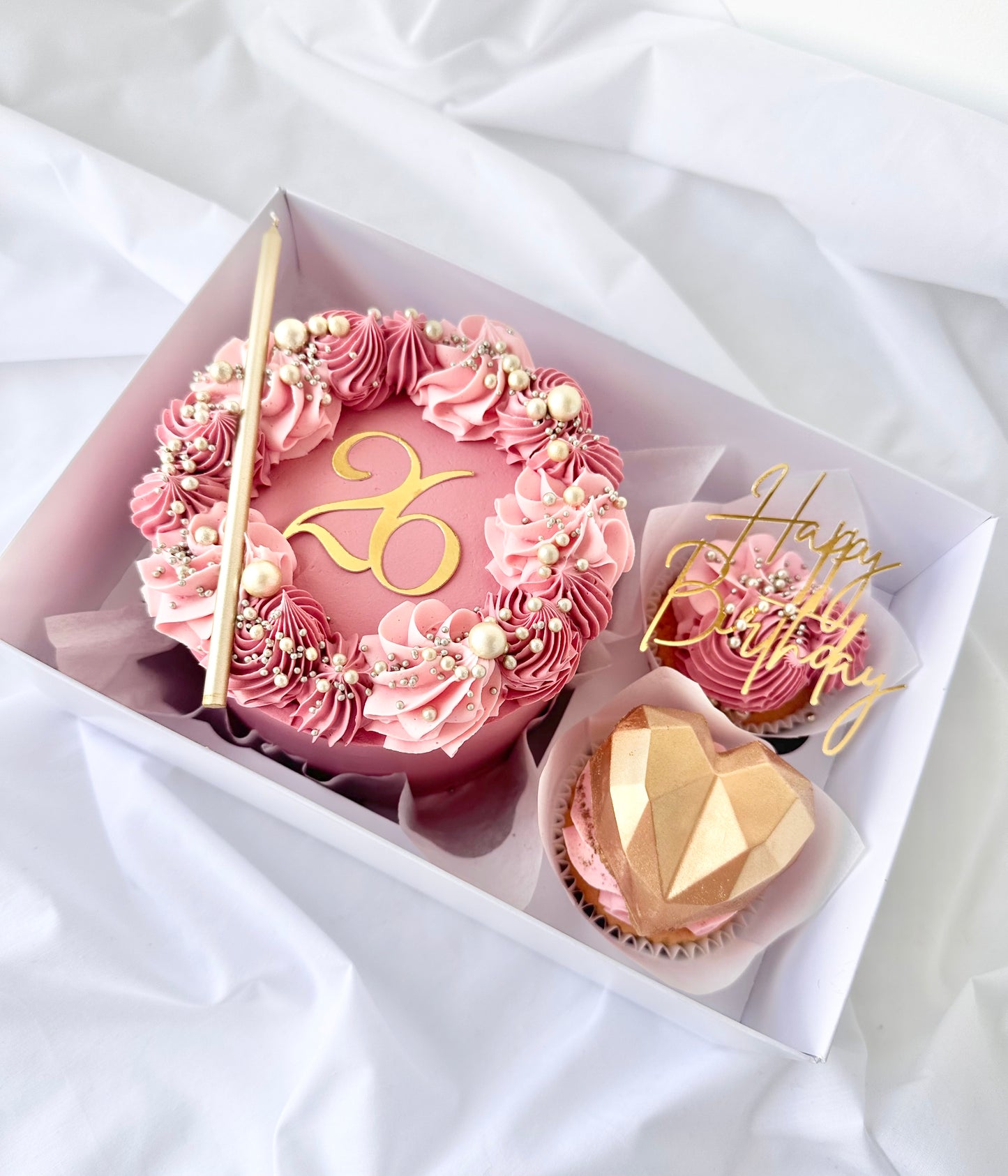 Bento box with 2 cupcakes