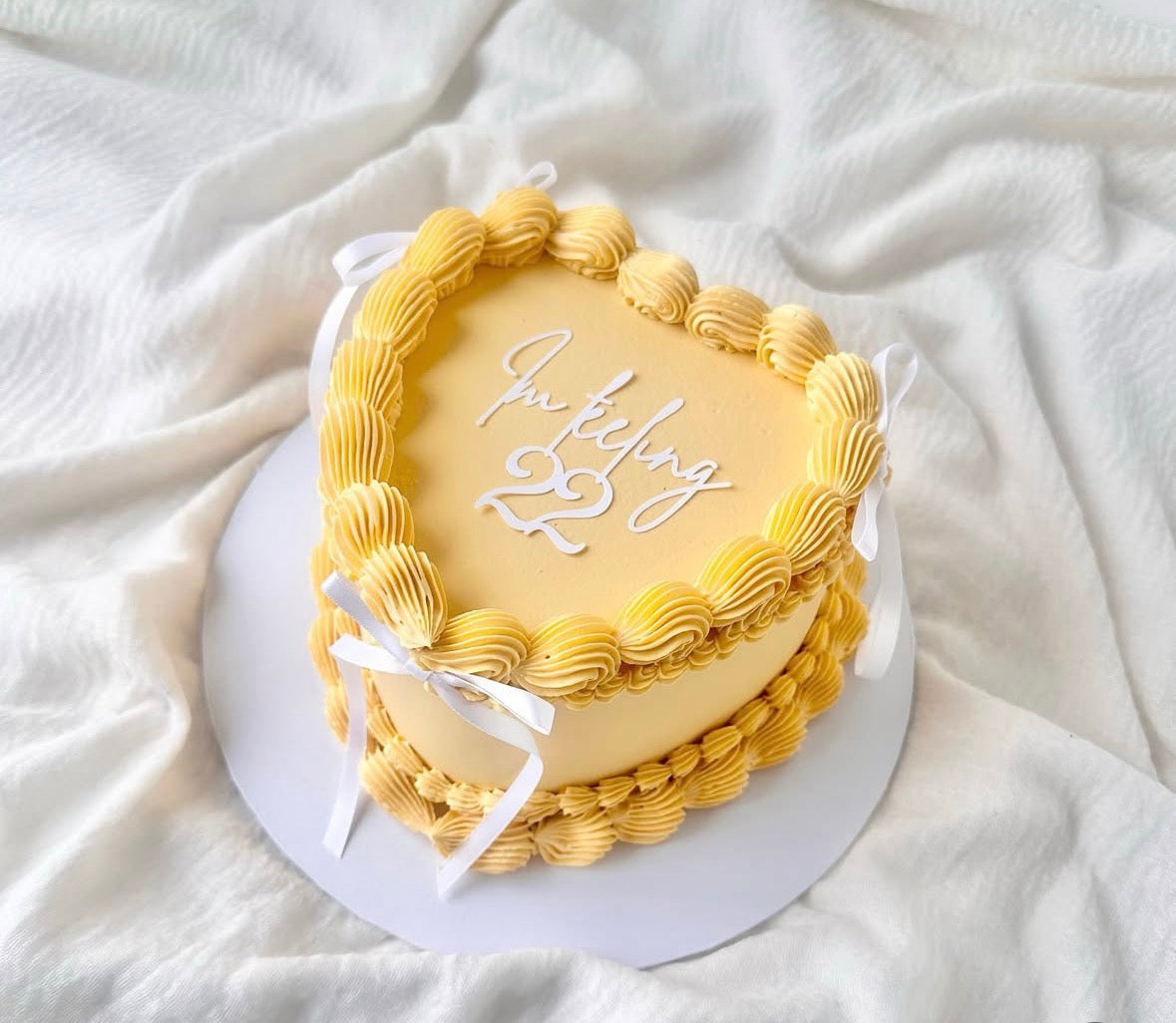 Mini heart bow cake