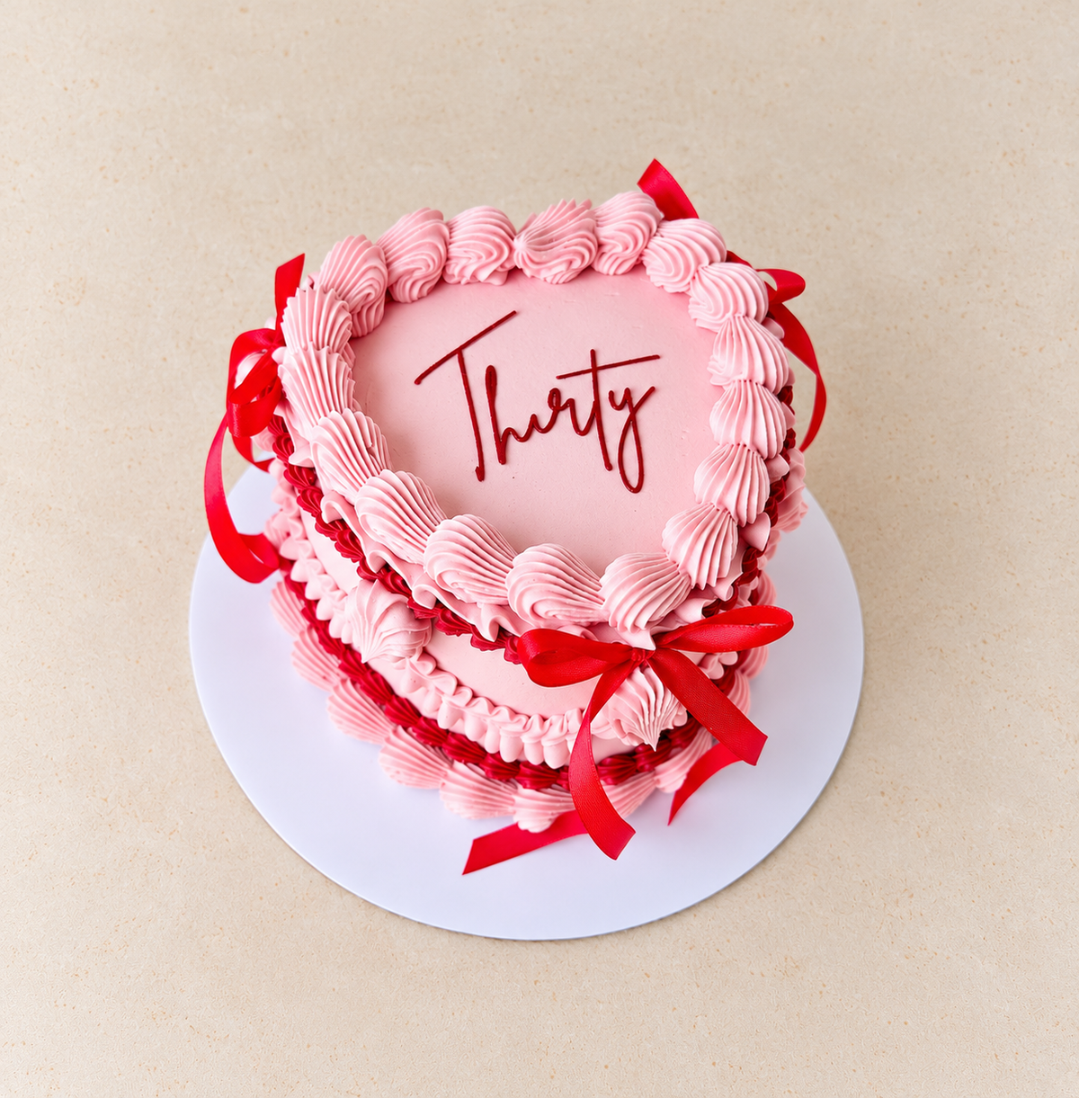 Mini vintage bow heart cake