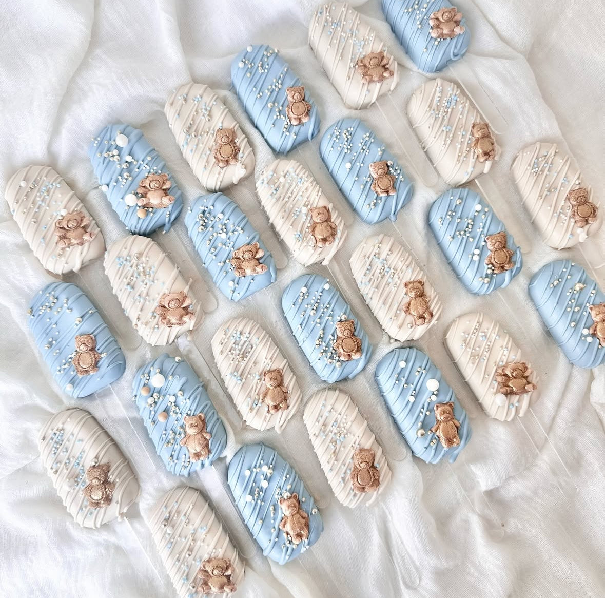 Teddy bear cakesicles