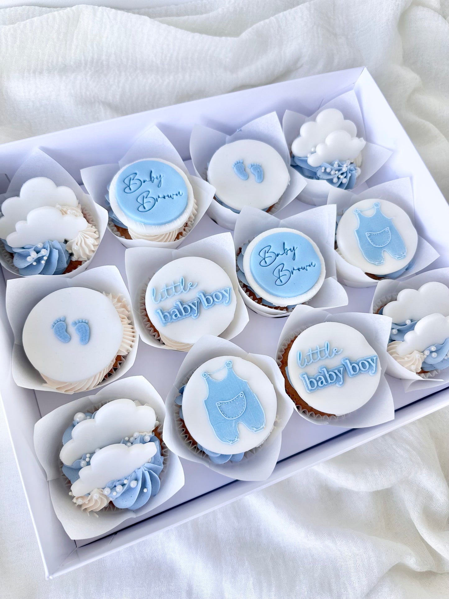 Heart cake, Cupcakes & Cakesicle set