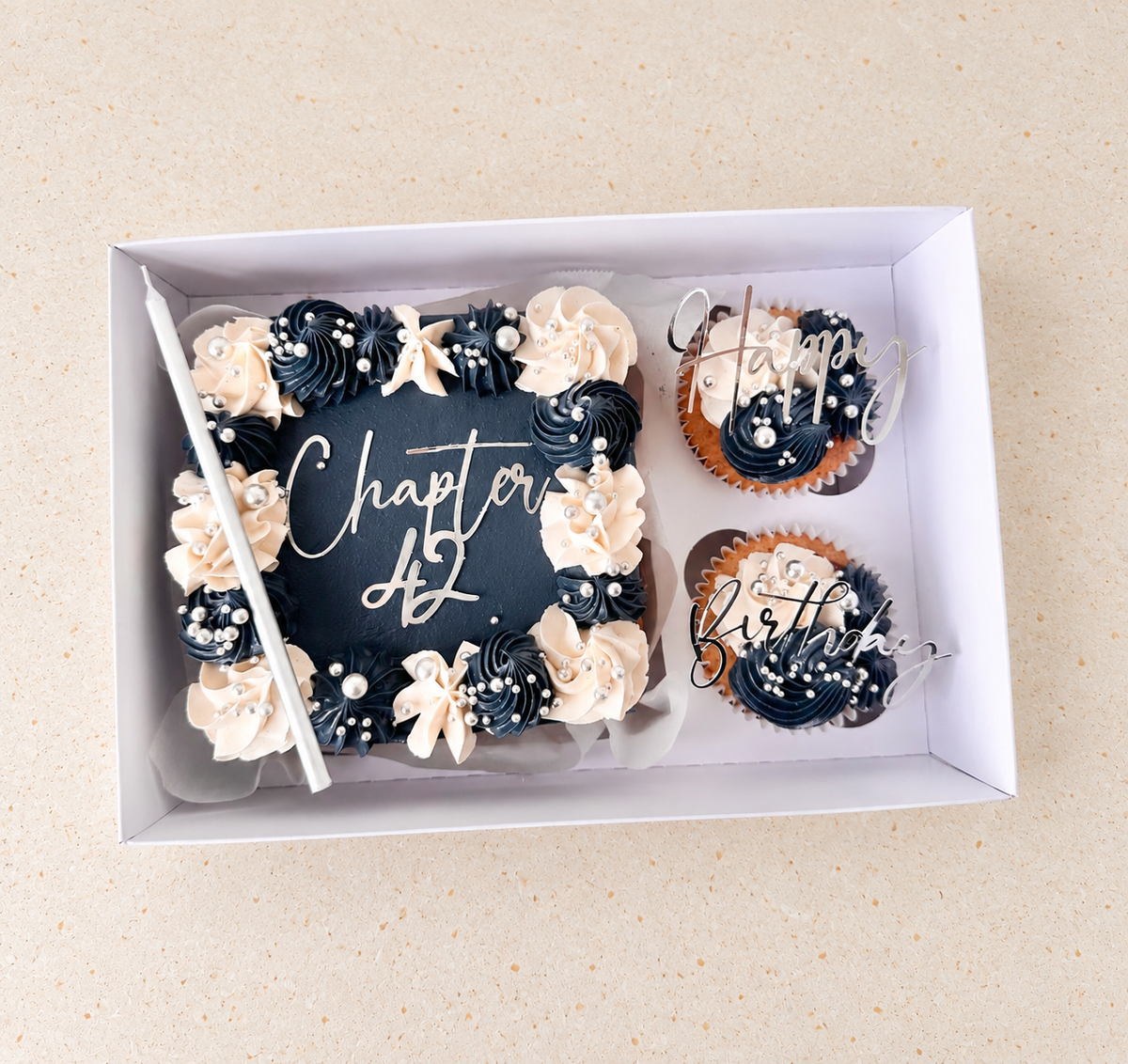 Bento Cake with 2 cupcakes