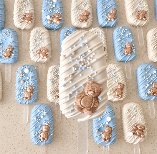 Teddy bear themed cakesicles