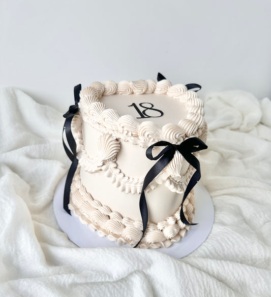 Retro Lambeth heart cake