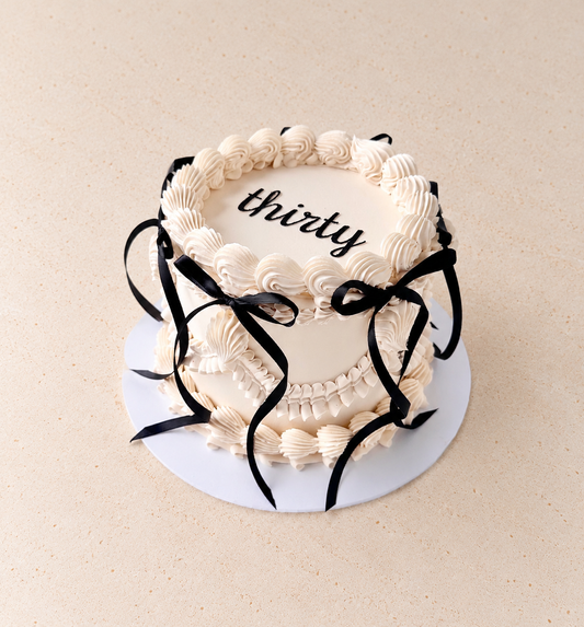 Vintage bow cake